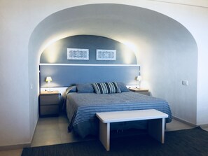 Suite Junior | Brankas dan didekorasi berbeda-beda