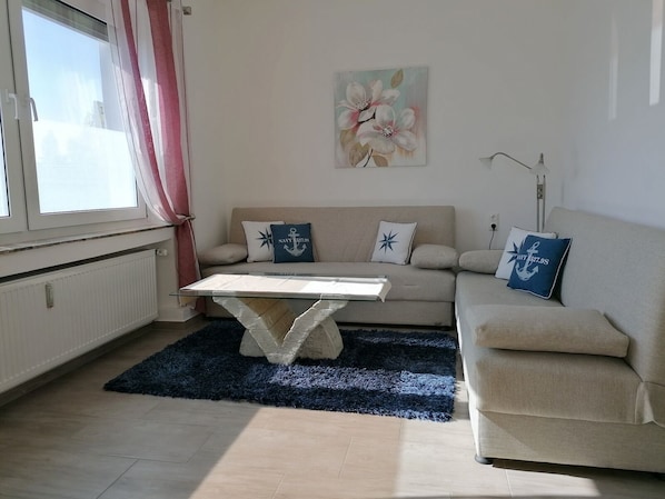 Apartment, Multiple Beds, Non Smoking | Living area