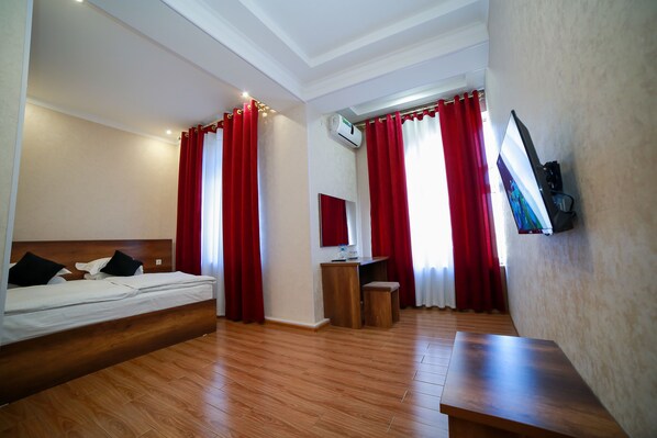 Junior Suite | Premium bedding, in-room safe, desk, blackout drapes - Rayhon Hotel (Bukhara)