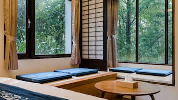 Luxury Quadruple Room | 1 bedroom, individually decorated, individually furnished