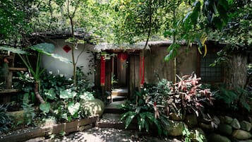 Suite | 1 bedroom, individually decorated, individually furnished