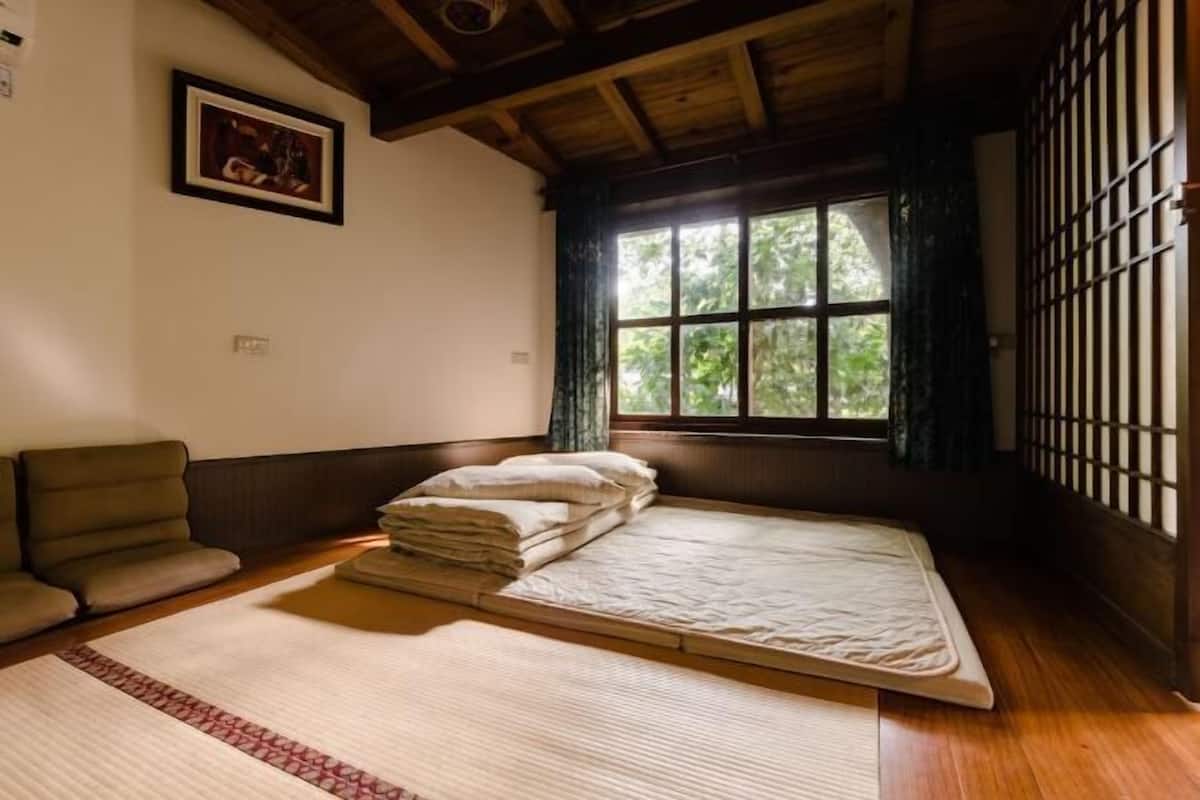 1 bedroom, individually decorated, individually furnished