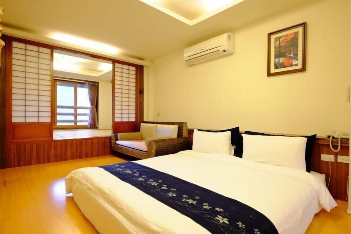 1 bedroom, individually decorated, individually furnished