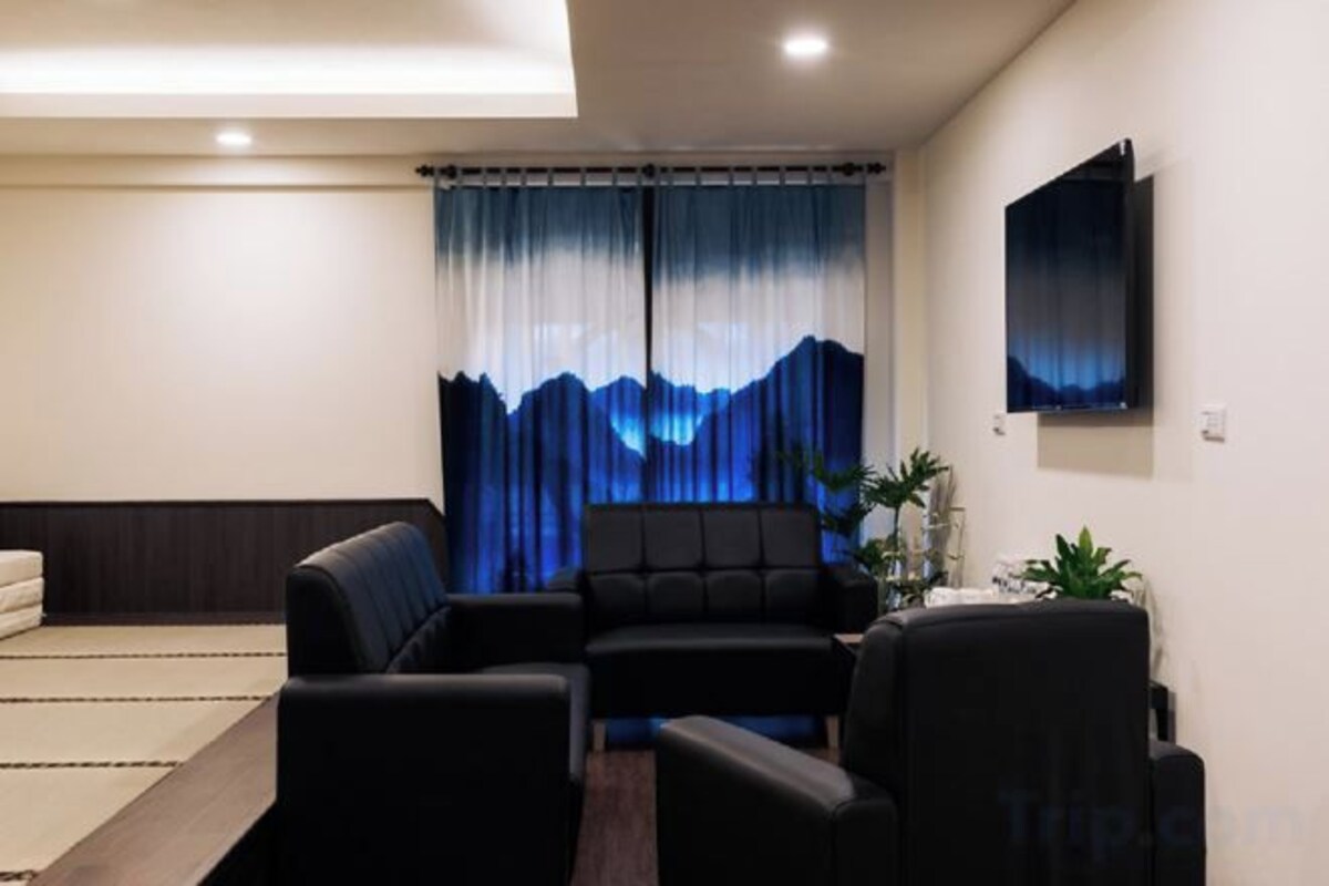 Hidden Cottage by Zhuo Ye-Cozy Six-Person Room