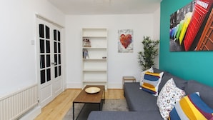 Apartment, 2 Bedrooms | Living room