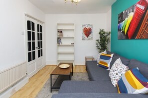 Apartment, 2 Bedrooms | Living room
