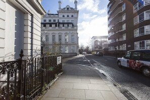 Apartment, 2 Bedrooms | Street view
