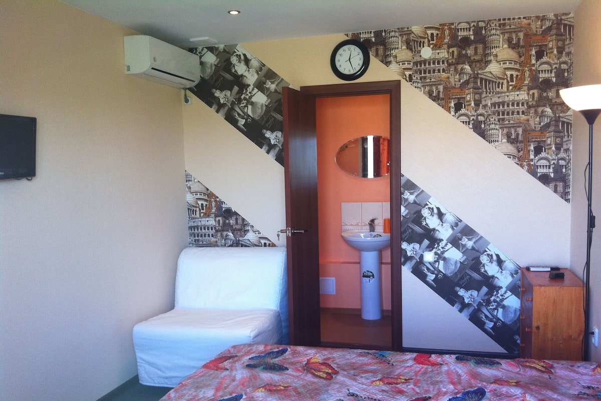 Standard-Doppel- oder -Zweibettzimmer (Extra bed) | Hochwertige Bettwaren, schallisolierte Zimmer, Bügeleisen/Bügelbrett