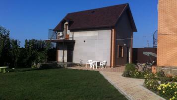 Familie bungalow | Luxe beddengoed, geluiddichte muren, een strijkplank/strijkijzer