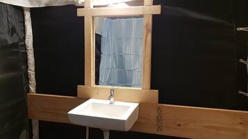 Tent | Bathroom | Shower, hydromassage showerhead, free toiletries, towels