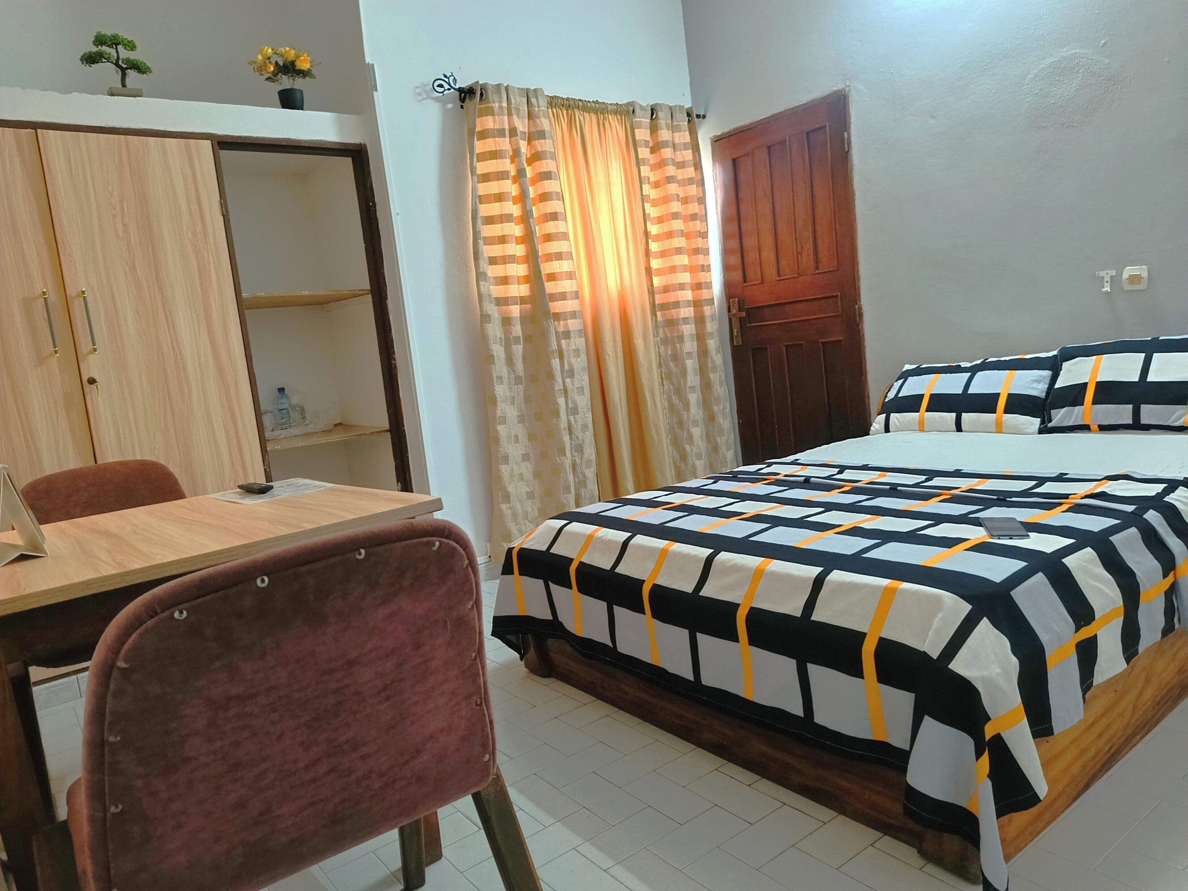 スタンダード ダブルルーム ダブルベッド 1 台 (Juliet) | 客室ごとに異なる装飾、客室ごとに異なるインテリア、遮光カーテン、WiFi (無料)