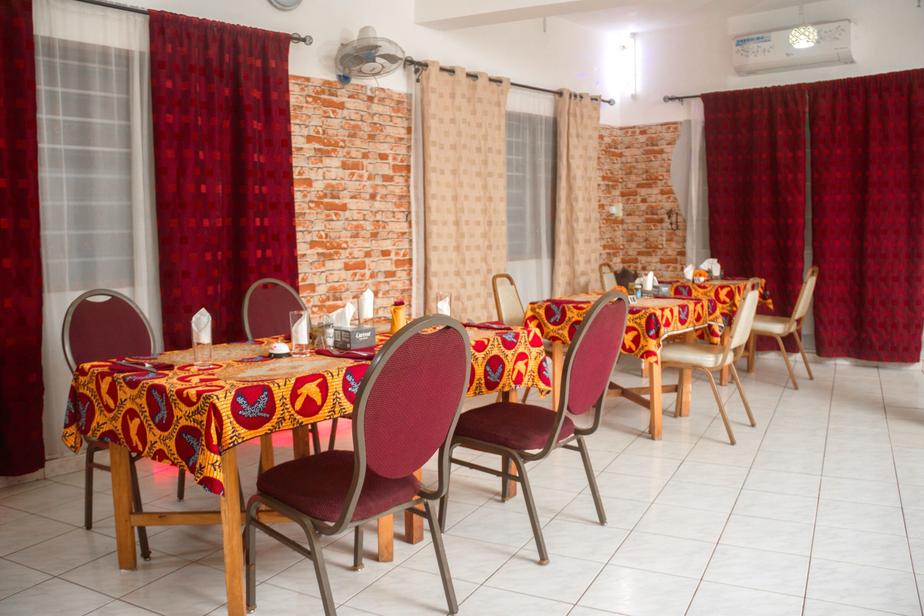 2 restaurants, breakfast, lunch served; local and international cuisine 