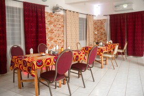 2 restaurants, breakfast, lunch served; local and international cuisine 