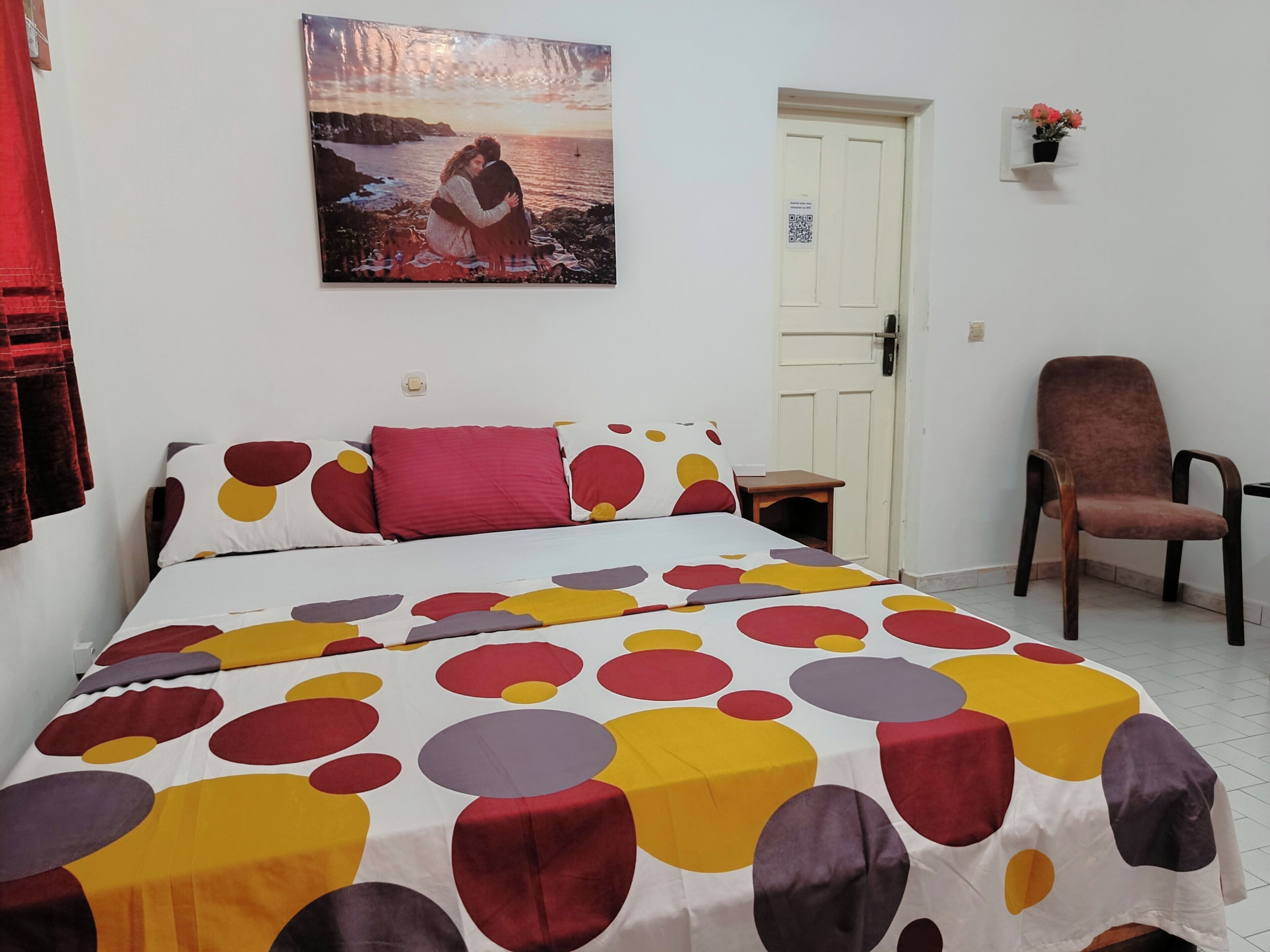 デラックス ダブルルーム キングベッド 1 台 (Romeo) | 客室ごとに異なる装飾、客室ごとに異なるインテリア、遮光カーテン、WiFi (無料)