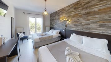 Kamar Quadruple Superior, Beberapa Tempat Tidur, Bebas Asap Rokok, pemandangan danau | Minibar, meja kerja, tirai kedap cahaya, dan kedap suara