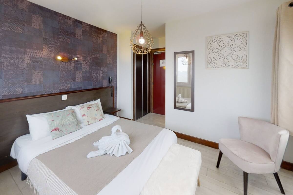 Comfort Double Room, 1 Double Bed, Non Smoking, Lake View | Minibar, desk, blackout curtains, soundproofing