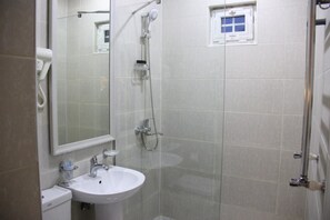 Shower, rainfall showerhead, hair dryer, bathrobes - Old East Boutiques (Baku)