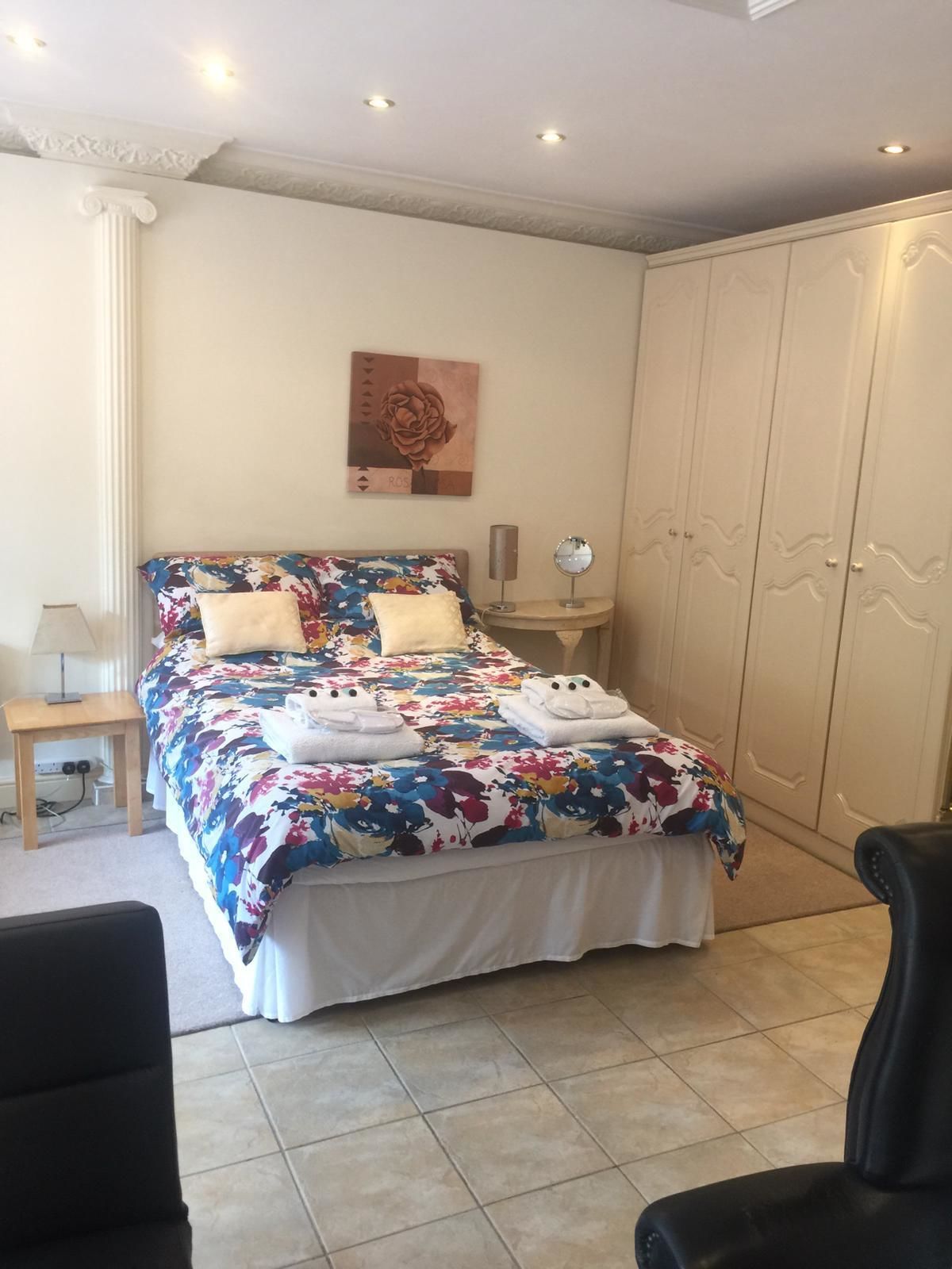 Deluxe Studio | Free WiFi, bed sheets