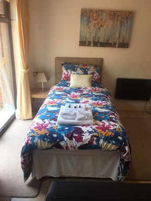 Free WiFi, bed sheets