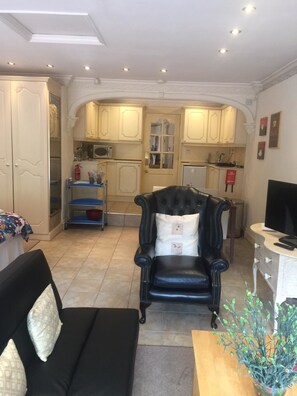 华丽开间 | 私人厨房 | 冰箱、微波炉、电热水壶