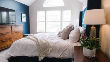 4 bedrooms, iron/ironing board, WiFi, bed sheets