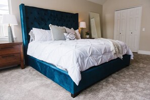 4 bedrooms, iron/ironing board, WiFi, bed sheets