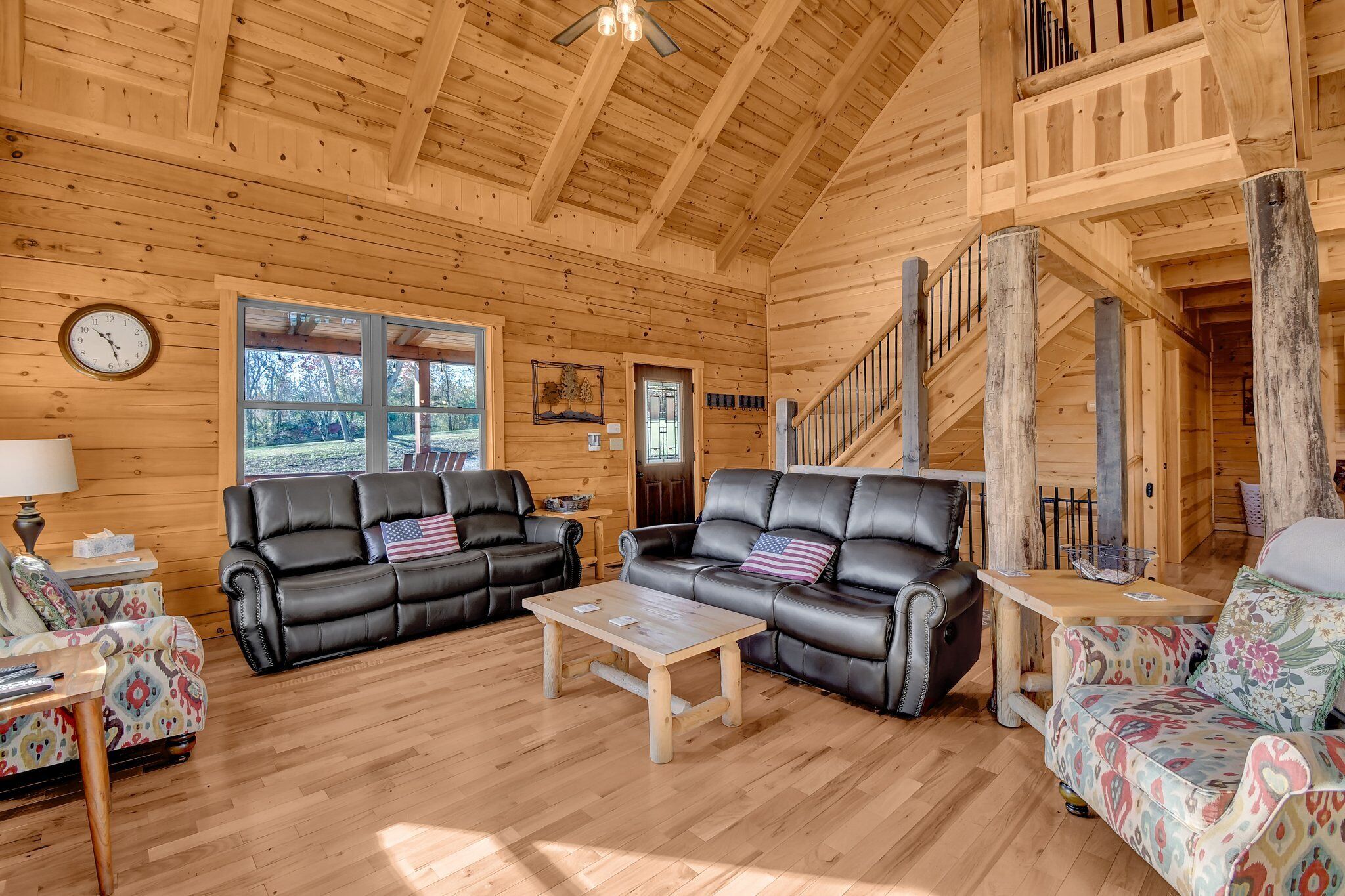 Älytelevisio, takka, videopelejä, DVD-soitin