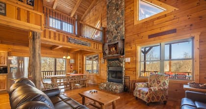 Green Acres Lodge With Indoor Saltwater Pool