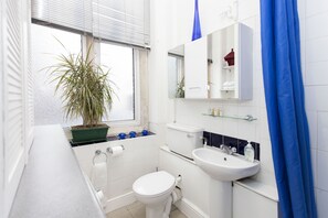 Studio, 1 lit double | Salle de bain