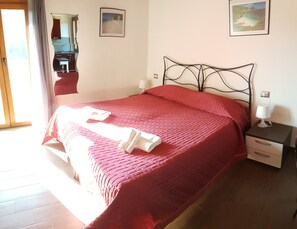 Studio | Desk, blackout drapes, WiFi (free), bed sheets - B&B Capo Pero (Rio)