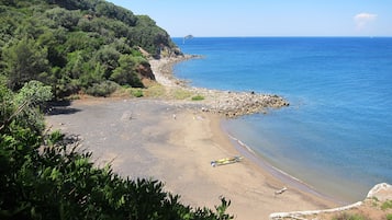 Una spiaggia nelle vicinanze