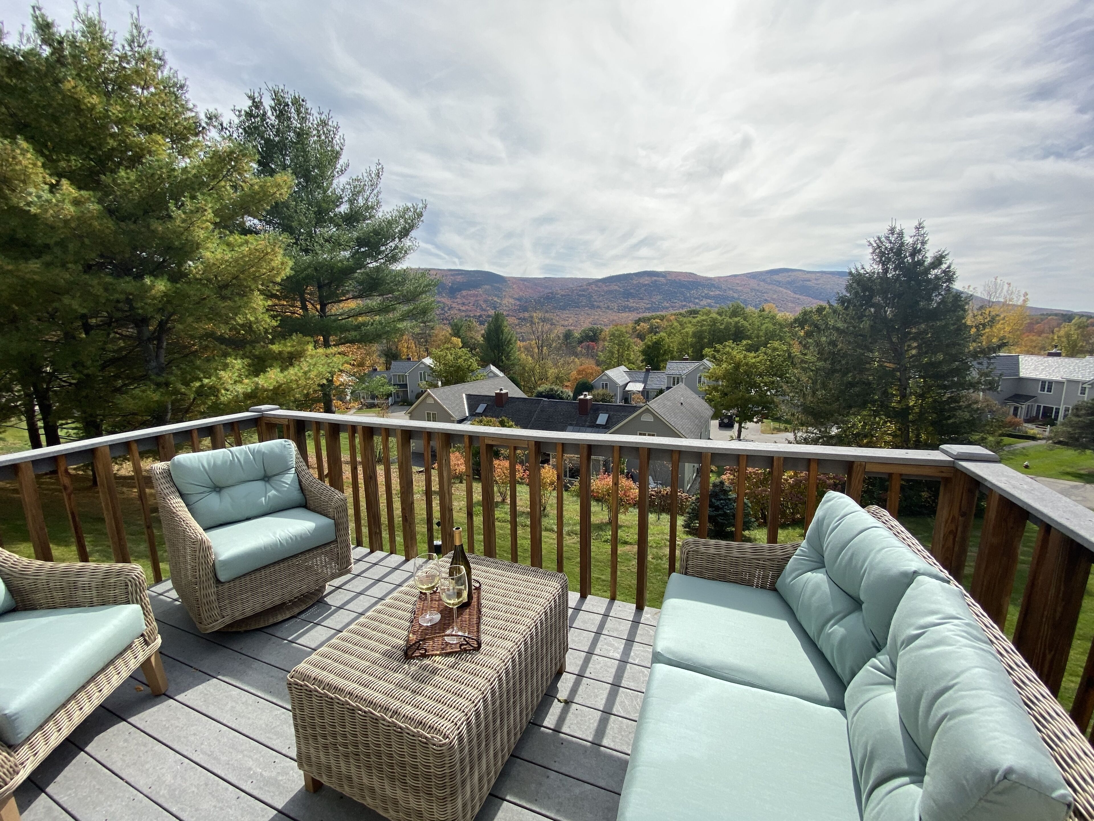 NEW large condo Southern VT Gorgeous mountain views 4bdr 3bth, wifi,central air