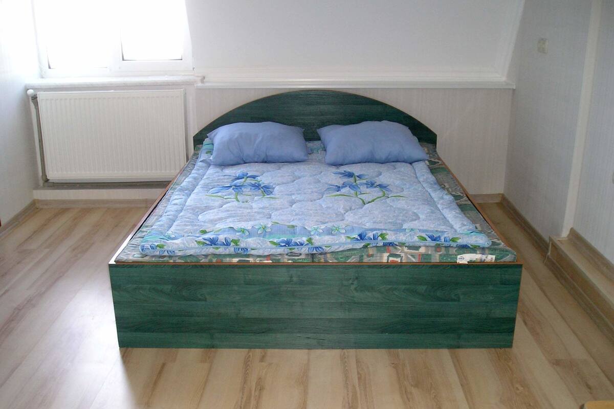 Rollaway beds, free WiFi, bed sheets