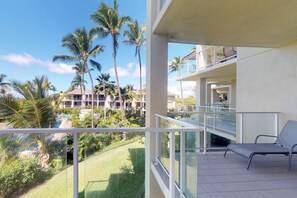 Property grounds - Second floor condo w/ shared pool & wraparound lanai w/ amazing views (Waikoloa)