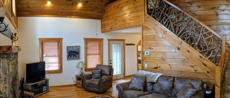 Smart TV, caminetto, videogiochi, lettore DVD