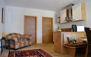 Deluxe-Apartment, barrierefrei, eigenes Bad (App. für 6 Personen) | Wohnbereich