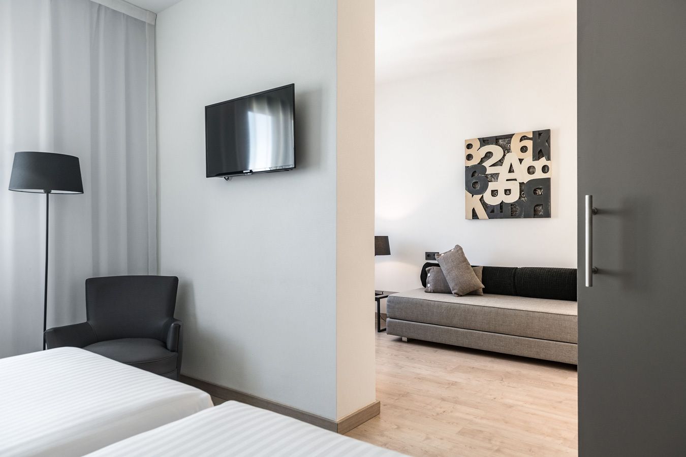 family room | desk, free wifi, bed sheets