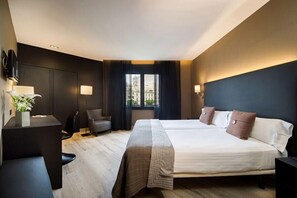 Superior Double Room | Desk, free WiFi, bed sheets - Hotel Paseo de Gracia (Barcelona)