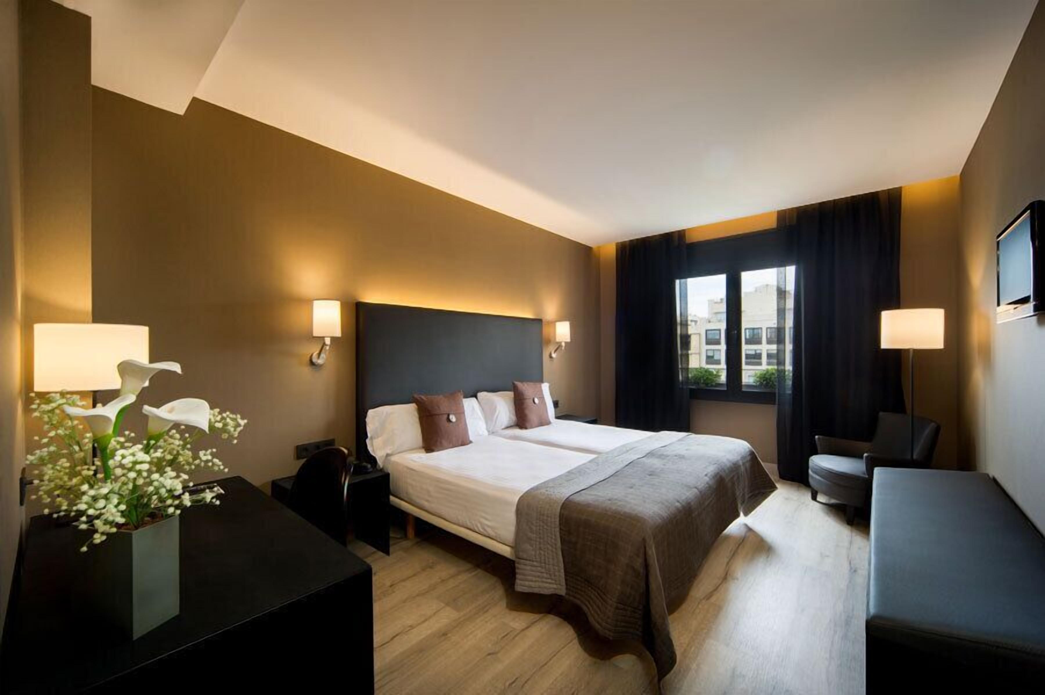 superior double room | desk, free wifi, bed sheets