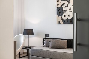 Desk, free WiFi, bed sheets - Hotel Paseo de Gracia (Barcelona)