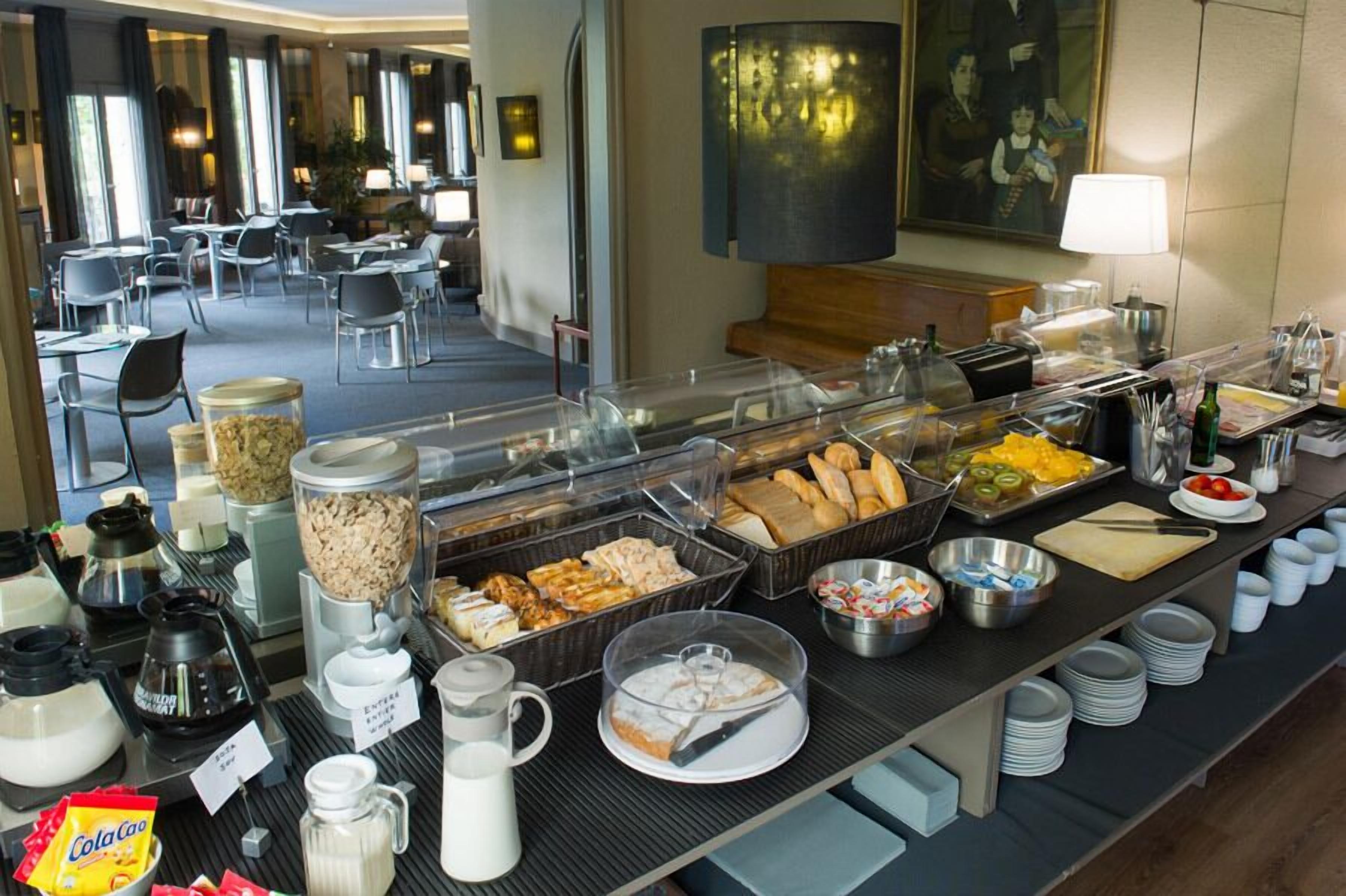 daily buffet breakfast (eur 15 per person)