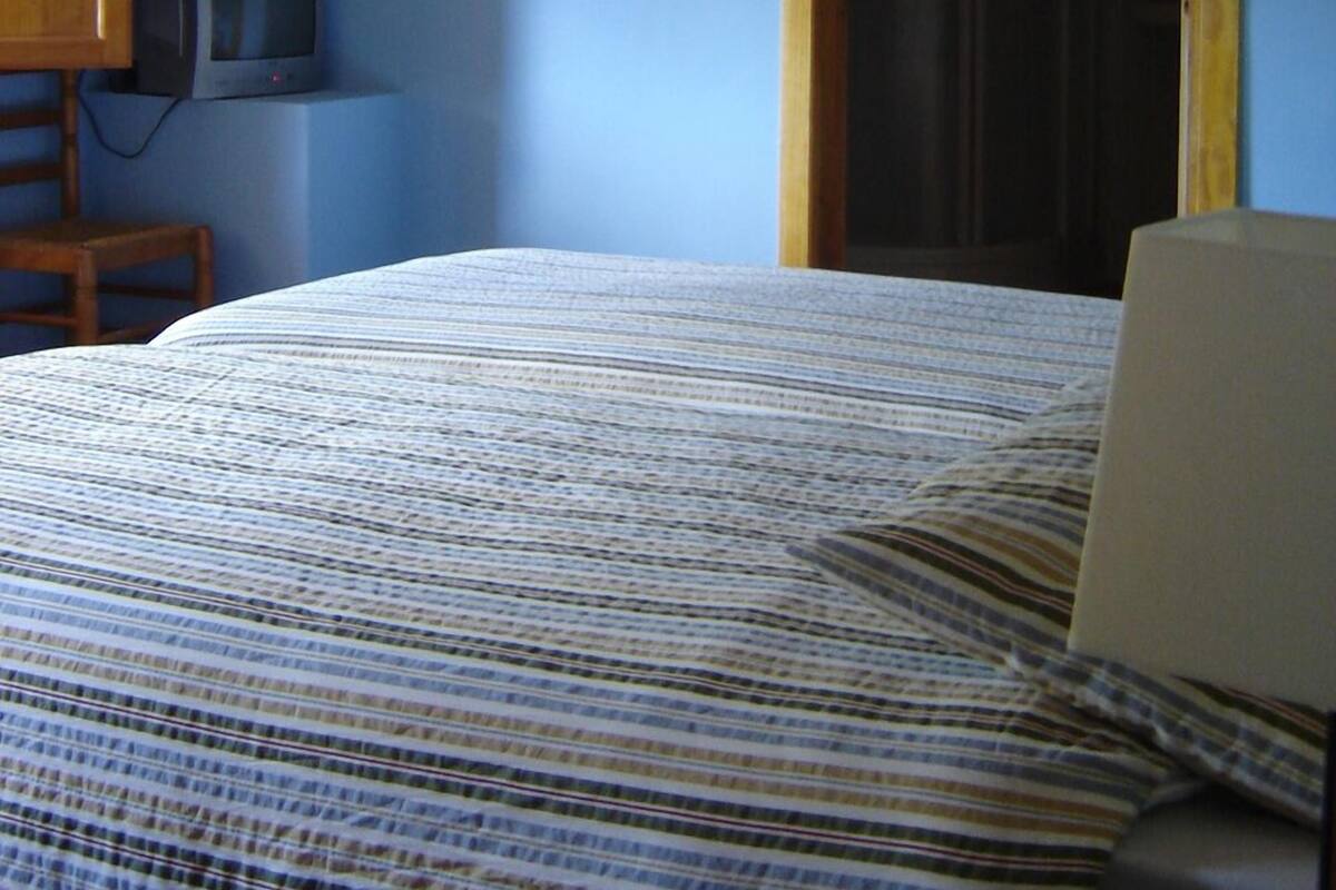 Familien-Dreibettzimmer (2 adultos y 1 niño) | Bettwäsche