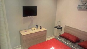 Desk, free cots/infant beds, free WiFi, bed sheets