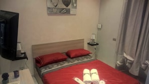 Desk, free cots/infant beds, free WiFi, bed sheets