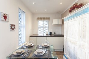 Apartment, 2 Bedrooms | Private kitchen