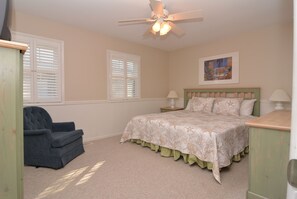 3 slaapkamers, een strijkplank/strijkijzer, internet