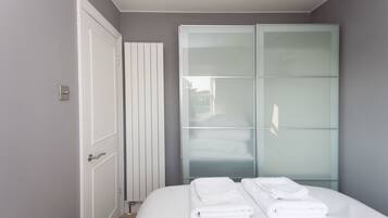 Apartment, 1 Bedroom | Iron/ironing board, free WiFi