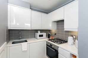 Apartment, 1 Bedroom | Private kitchen