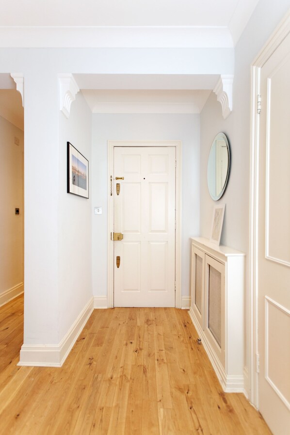 Hallway - South Kensington Britain's Great Museums (London)