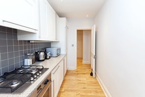 Appartement, 1 lit double, non-fumeur | Cuisine privée | Réfrigérateur, four à micro-ondes, un four, surface de cuisson